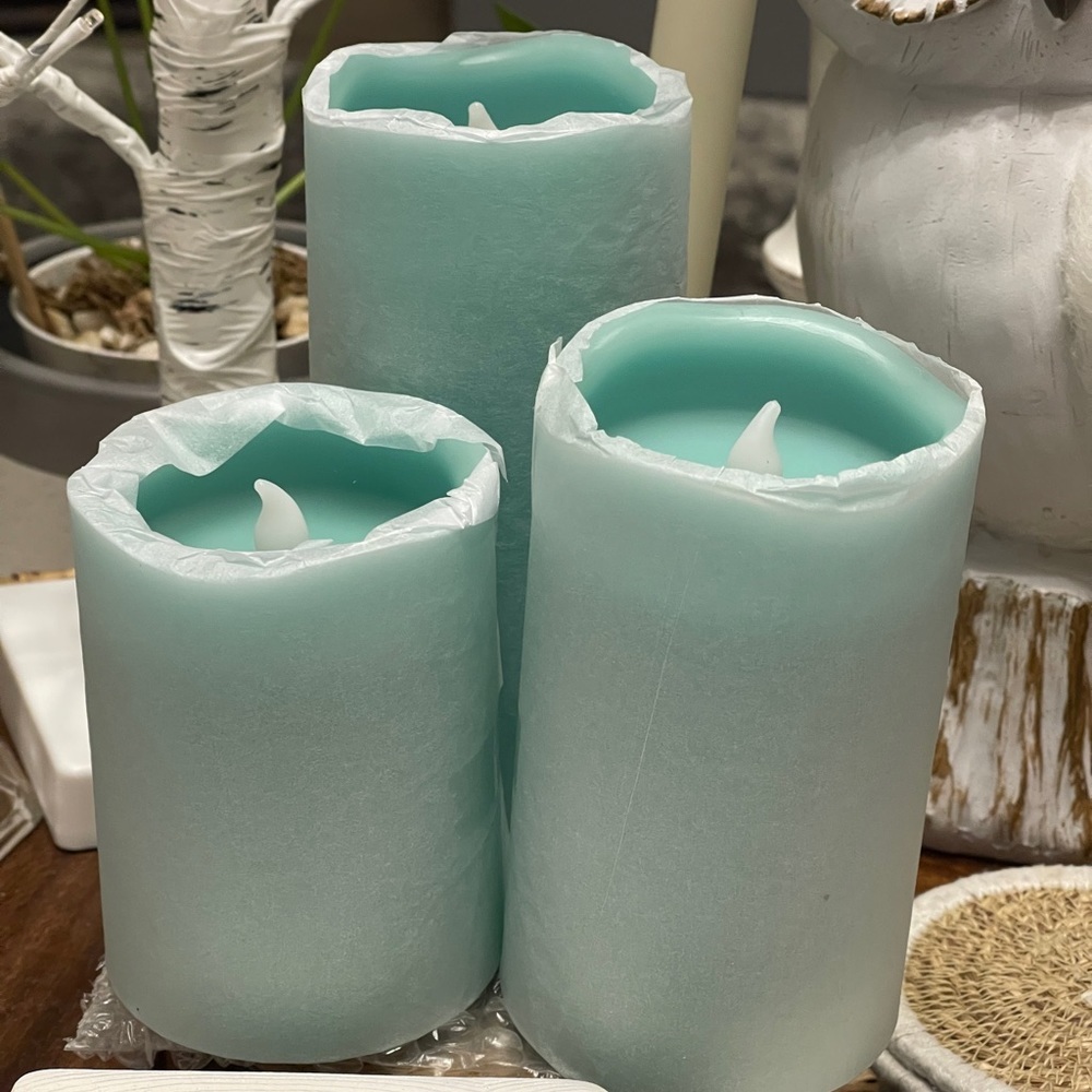 HOME REFLECTIONS Set of 3 Flameless Candles With Remote Control In Sage - Picture 9 of 12